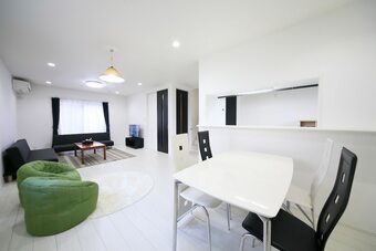 Neyagawa Station House