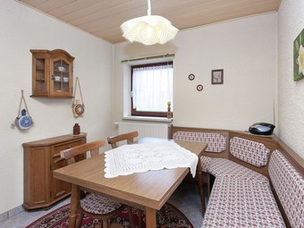 Gorgeous Holiday Home In Altenfeld Thuringia With Parking