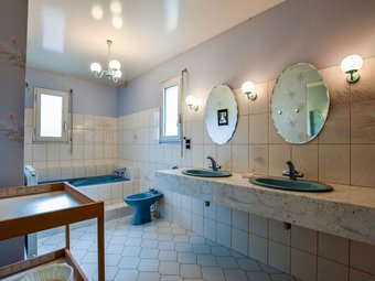 Holiday Home In Ambon With Bar, Balcony, Terrace,garden, Bbq