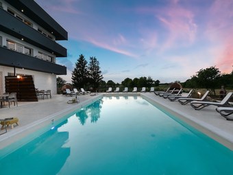 Elite Three Level Villa With 13 En Suite Bedrooms, 72m Private Swimming Pool