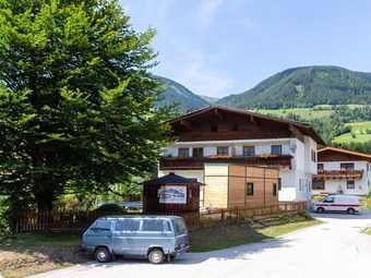 Apartamentos Spacious Holiday Home In Niedernsill With Garden