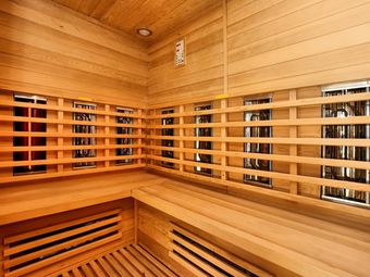 Magnificent Holiday Home In Baronville With Heated Pool & Billiards