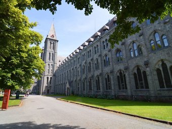 Quaint Holiday Home In Fala�n Near Maradret Abbey