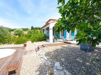 Spacious Villa With Private Swimming Pool And Jacuzzi