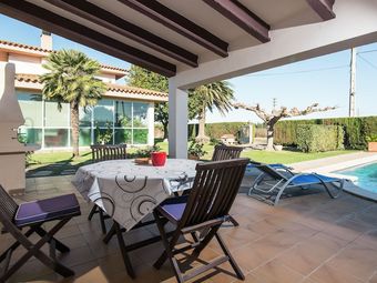 Beautiful Detached Holiday Home With Swimming Pool And Garden Near The Coast