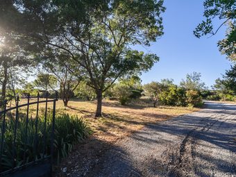 Single Storey Villa With Private Pool And Large Garden On The Edge Of Wine Village