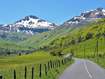 Wonderfully Spacious Holiday Home With Above Ground Swimming Pool