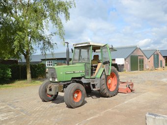 Decorative Holiday Home In Vorstenbosch On Alpaca Farm