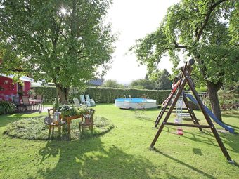 Spacious Apartment In Pracht Near Forest