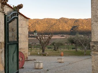 Cozy Cottage In Vila Flor With Swimming Pool