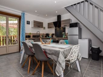 Renovated And Air-conditioned House With Natural River Bathing 50m Away