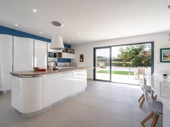 Villa With Air Conditioning And Heated Private Swimming Pool In Enclosed Garden Near Beaufort