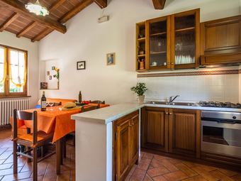Agroturismo Beautiful Farmhouse With Swimming Pool Near Lake In Tuscany