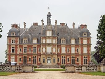 Luxurious Holiday Home In Ocquerre With Swimming Pool