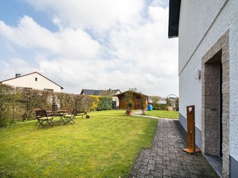 Modern Apartment In Mehren, Germany Near Lake