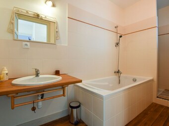 Lovely Apartment In Locmiqu�lic Near Beach