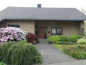 Comfortable And Beautiful Apartment In The H�nruck With Magnificent Enclosed Garden