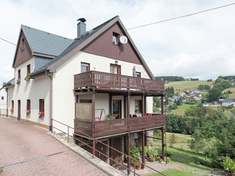 Apartamentos Holiday Home In An Idyllic Setting In The Heart Of The Erzgebirge Mountains With Private Balcony