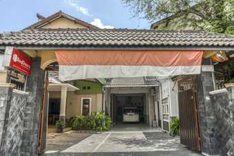 Hotel Reddoorz Syariah @ Raya Tajem Maguwo