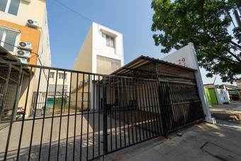 Hotel Koolkost Near Mercu Buana University