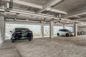 Hotel Reddoorz Plus Near Gandaria City Mall 2