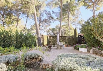 Villa Le Mas Des Cabri�res By Riviera Holiday