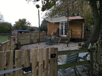 Hotel The Hut At Dinnington