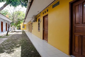 Hostal Spot On 2830 Azka Guest House Syariah