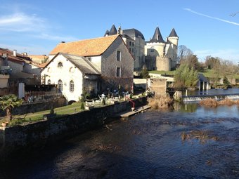 Chic 2 Bedroom Cottage With Pool - Near Verteuil