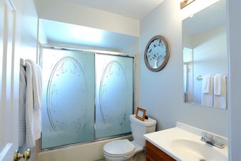 Rainbow's End 3 Bedrooms Lake Views