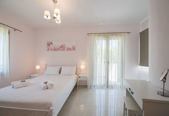 Bounatsa Studios & Apartments