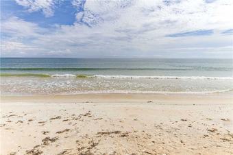 Island Retreat Upper B, Ocean Front, 2 Bedrooms, Sleeps 6