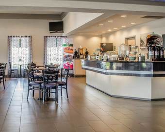 Hotel Quality Inn & Suites At Airport Blvd I-65