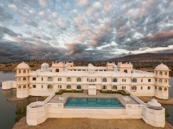 Hotel Justa Lake Nahargarh Palace