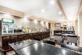 Hotel Quality Inn & Suites Airport