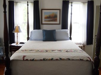 Bed & Breakfast Centennial House