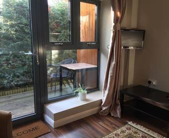 Lyall Apartment Hotel