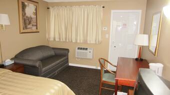 Motel Village Inn & Suites