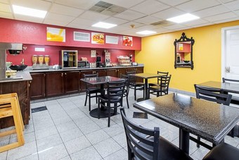 Hotel Rodeway Inn & Suites