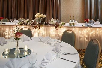 Howard Johnson Plaza Hotel By Wyndham Madison