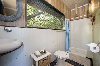 Posada Bremer Island Banubanu Beach Retreat