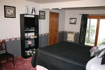 At The Waters Edge Bed & Breakfast