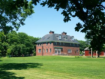 Hotel Hazel Grouse Manor