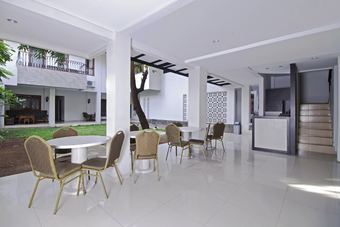 Hotel Reddoorz Plus @ Kelapa Dua Kebon Jeruk