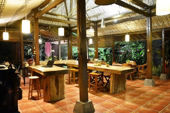 Hotel The Riverside Javanese Cottages