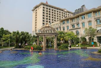 Longjiang Country Garden Phoenix Hotel