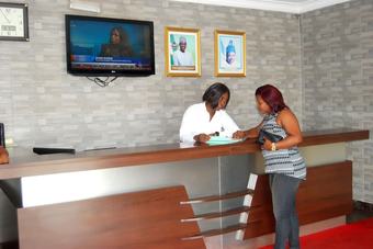 Hotel Grand Inn & Suites