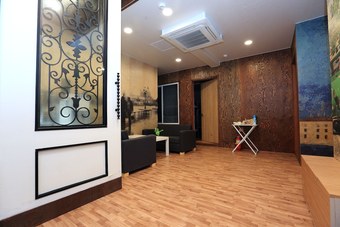 Hostal Maison Sondemul - Hostel