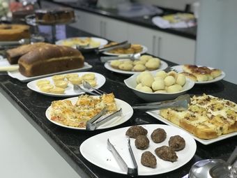 Aki Hotel E Restaurante