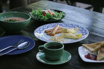 Hotel Baan Loylom Suanamphawa